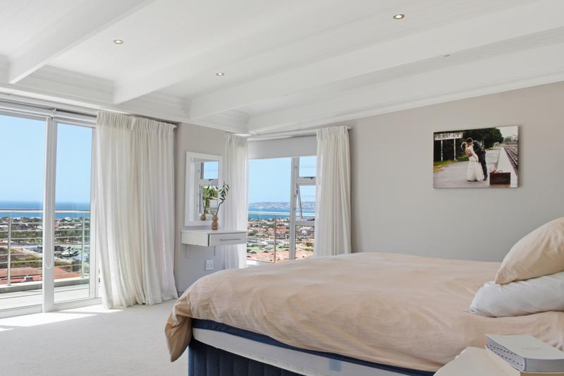 4 Bedroom Property for Sale in Hartenbos Heuwels Western Cape